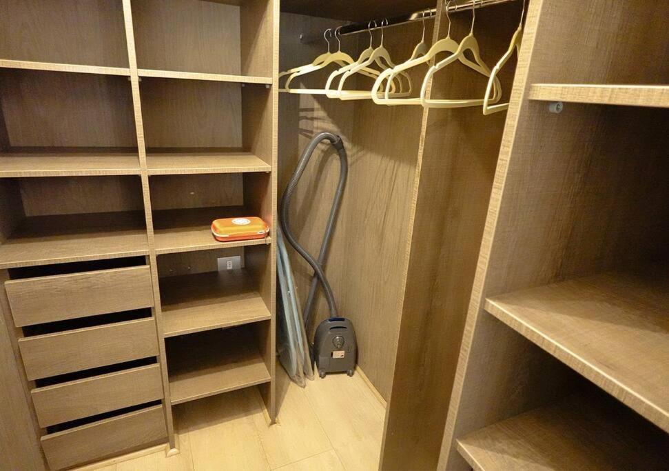 A Pasos Del Parque Arauco - Condes Apartamento
